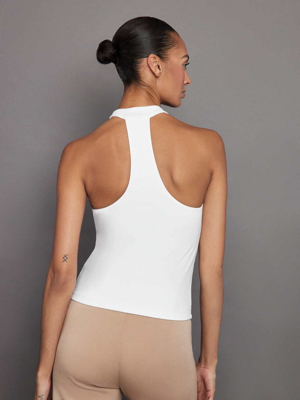 SLEEVELESS MOCK NECK TOP IN MELT - WHITE