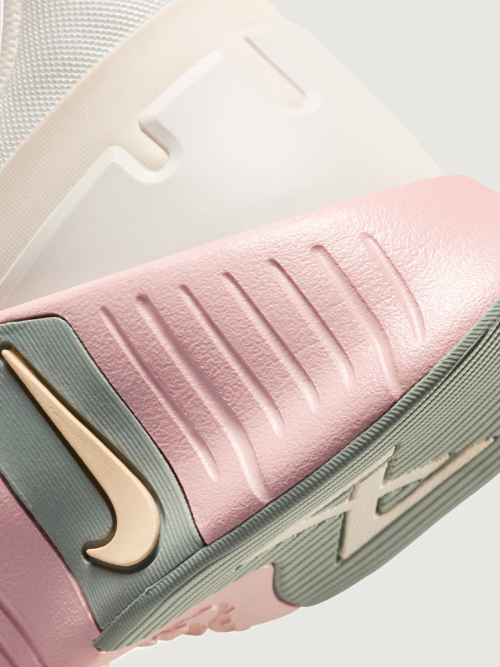 Nike Free Metcon 5 - Pale Ivory/Ice Peach-Light Silver