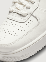 WMNS AIR FORCE 1 '07 LV8 - SAIL/SAIL-METALLIC SILVER-TAWNY